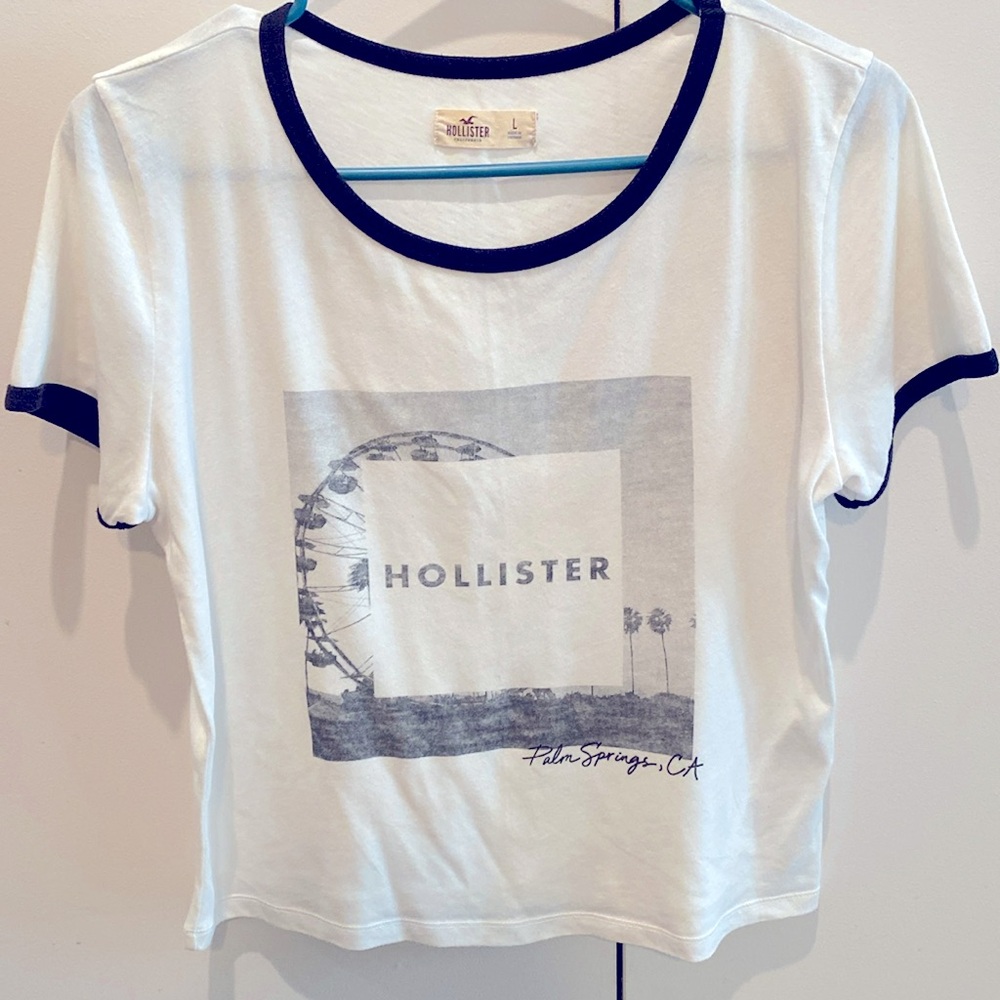 Hollister Graphic Tee